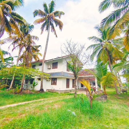 White Sands Homestay Turavūr Buitenkant foto